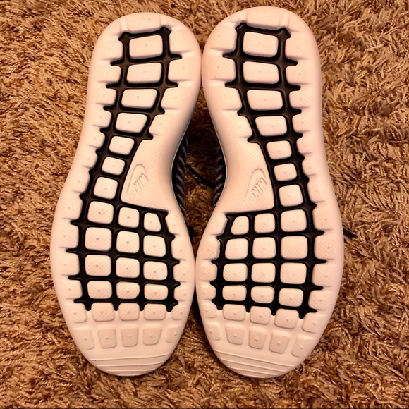 NWOT | Nike Knit Running Shoes - Picture 5 of 7